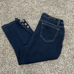 🆓 w/purchase! Baccini dark wash capri jeans